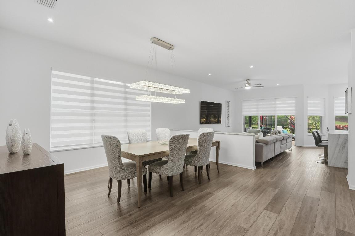 8752 Palm Riv Lake Worth, FL 33467