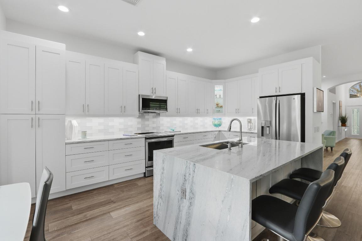 8752 Palm Riv Lake Worth, FL 33467