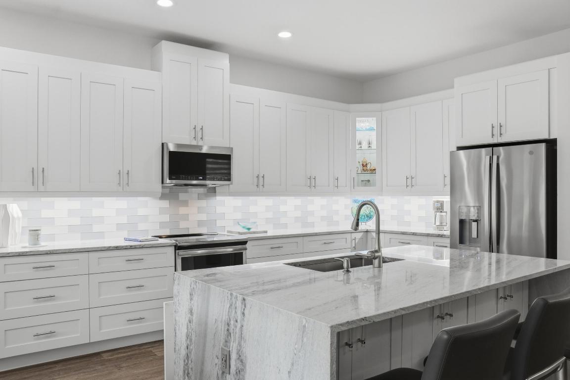 8752 Palm Riv Lake Worth, FL 33467