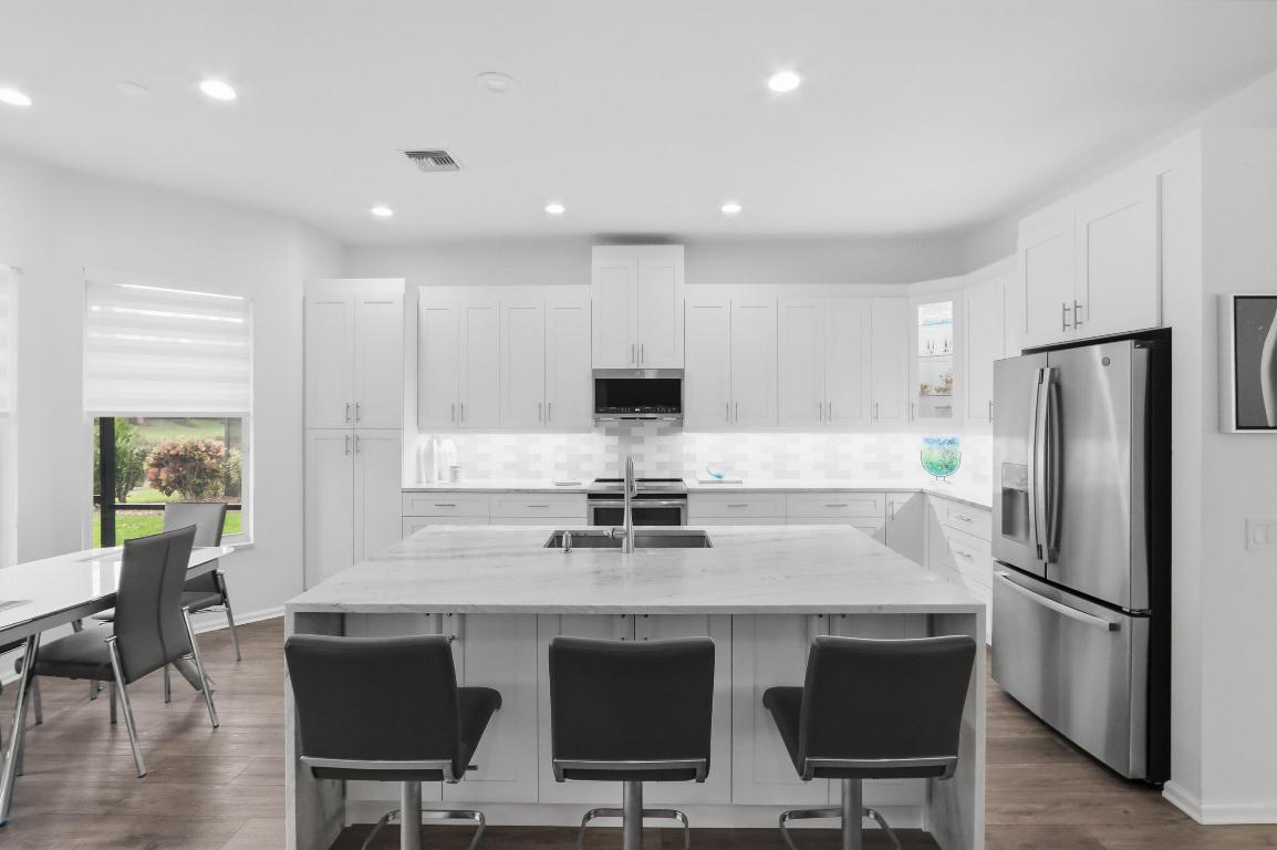 8752 Palm Riv Lake Worth, FL 33467