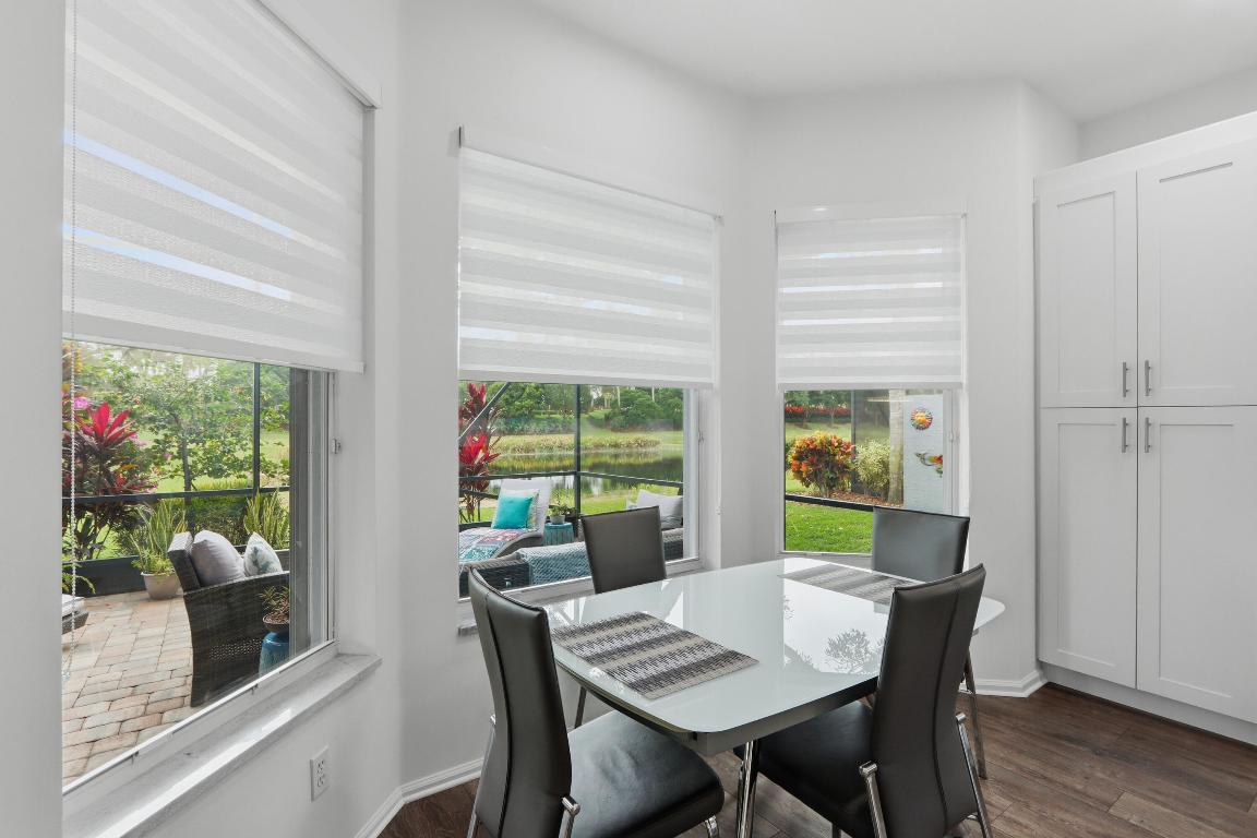 8752 Palm Riv Lake Worth, FL 33467