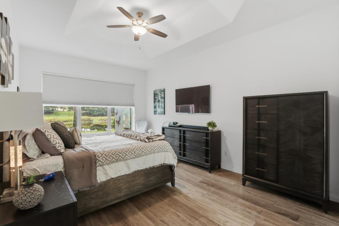 8752 Palm Riv Lake Worth, FL 33467