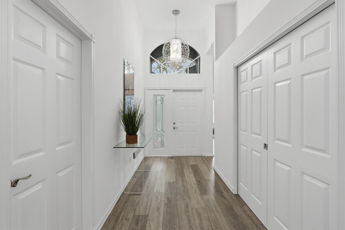 8752 Palm Riv Lake Worth, FL 33467