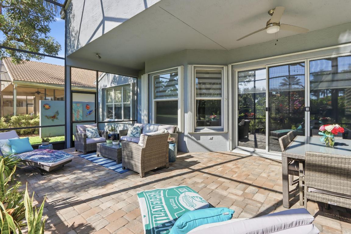 8752 Palm Riv Lake Worth, FL 33467