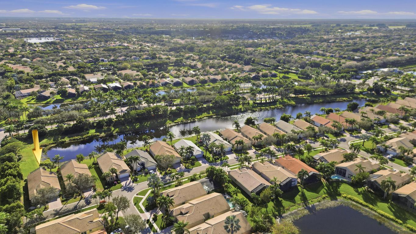 8752 Palm Riv Lake Worth, FL 33467