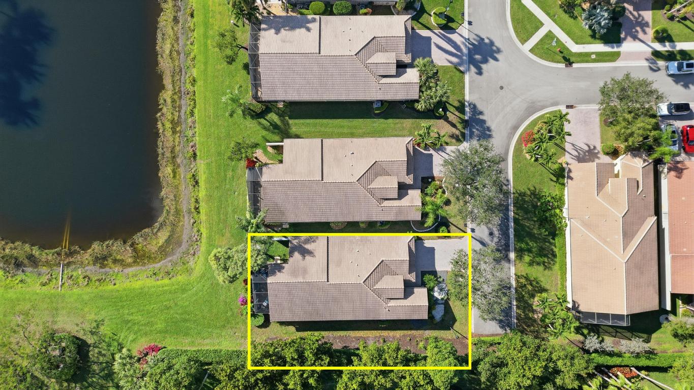 8752 Palm Riv Lake Worth, FL 33467