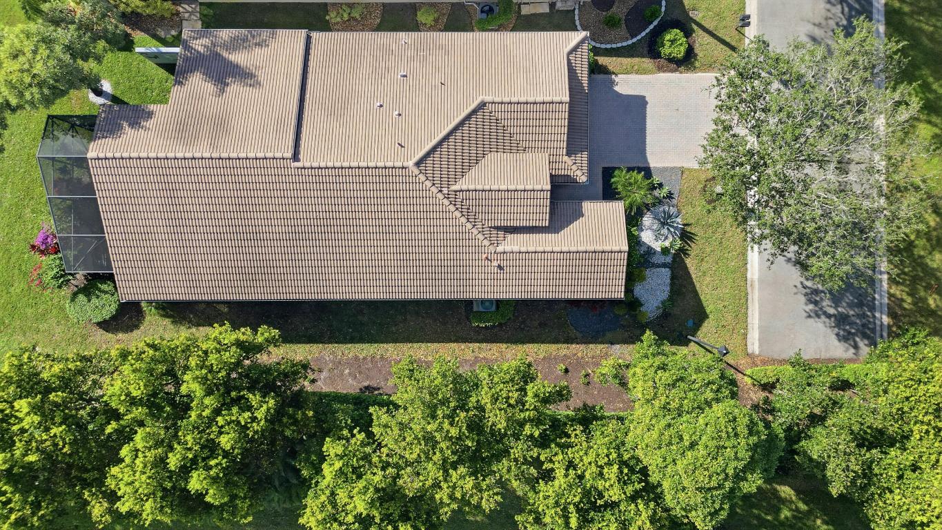 8752 Palm Riv Lake Worth, FL 33467