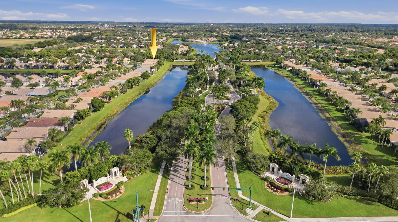 8752 Palm Riv Lake Worth, FL 33467