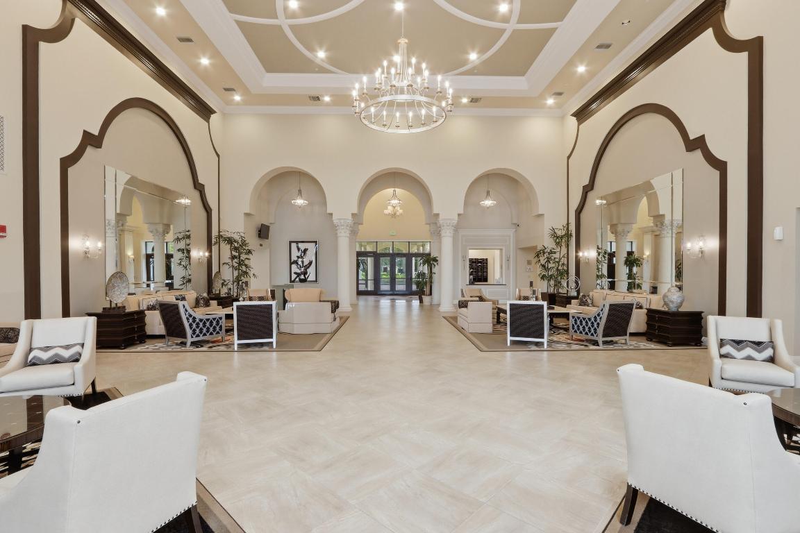 8752 Palm Riv Lake Worth, FL 33467