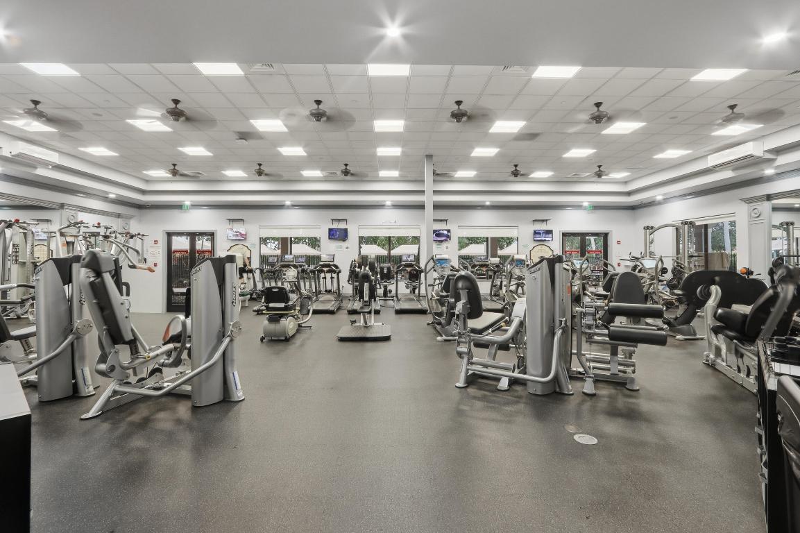 8752 Palm Riv Lake Worth, FL 33467