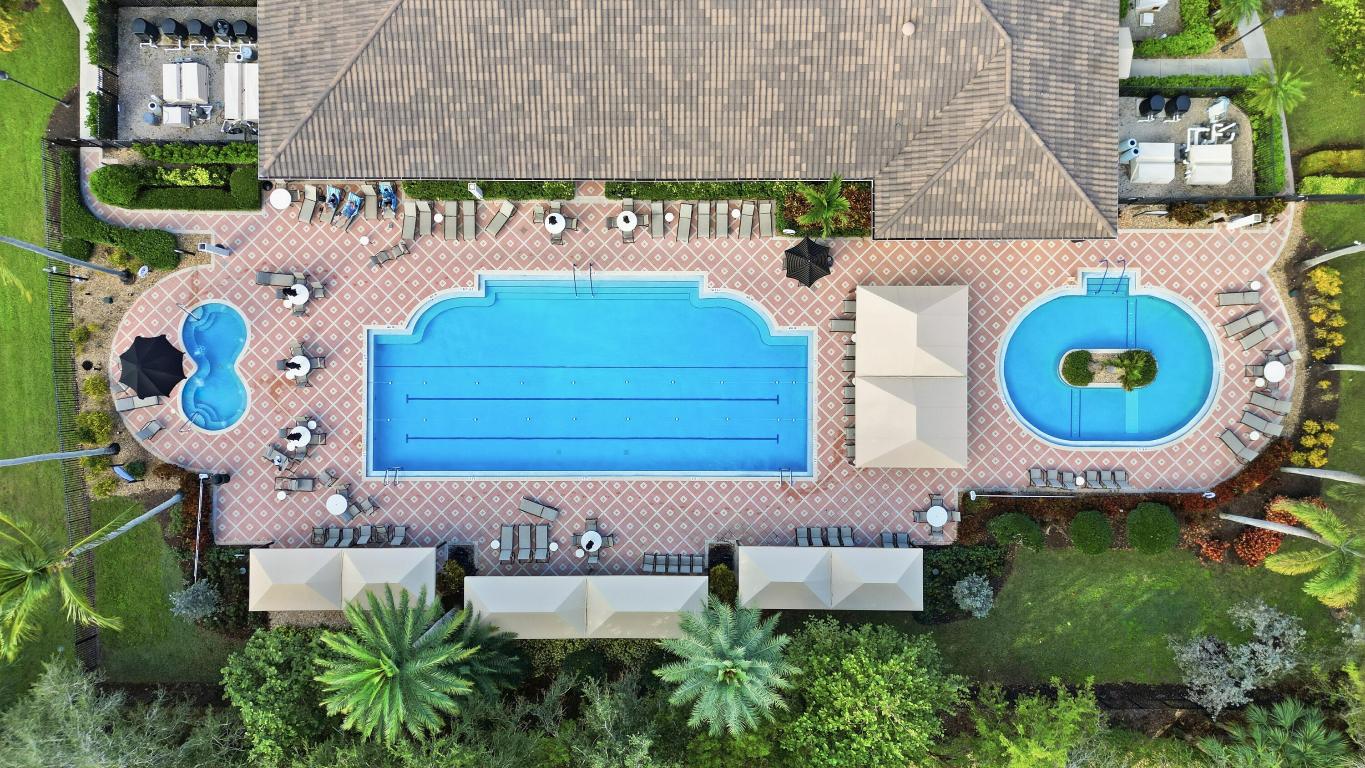 8752 Palm Riv Lake Worth, FL 33467