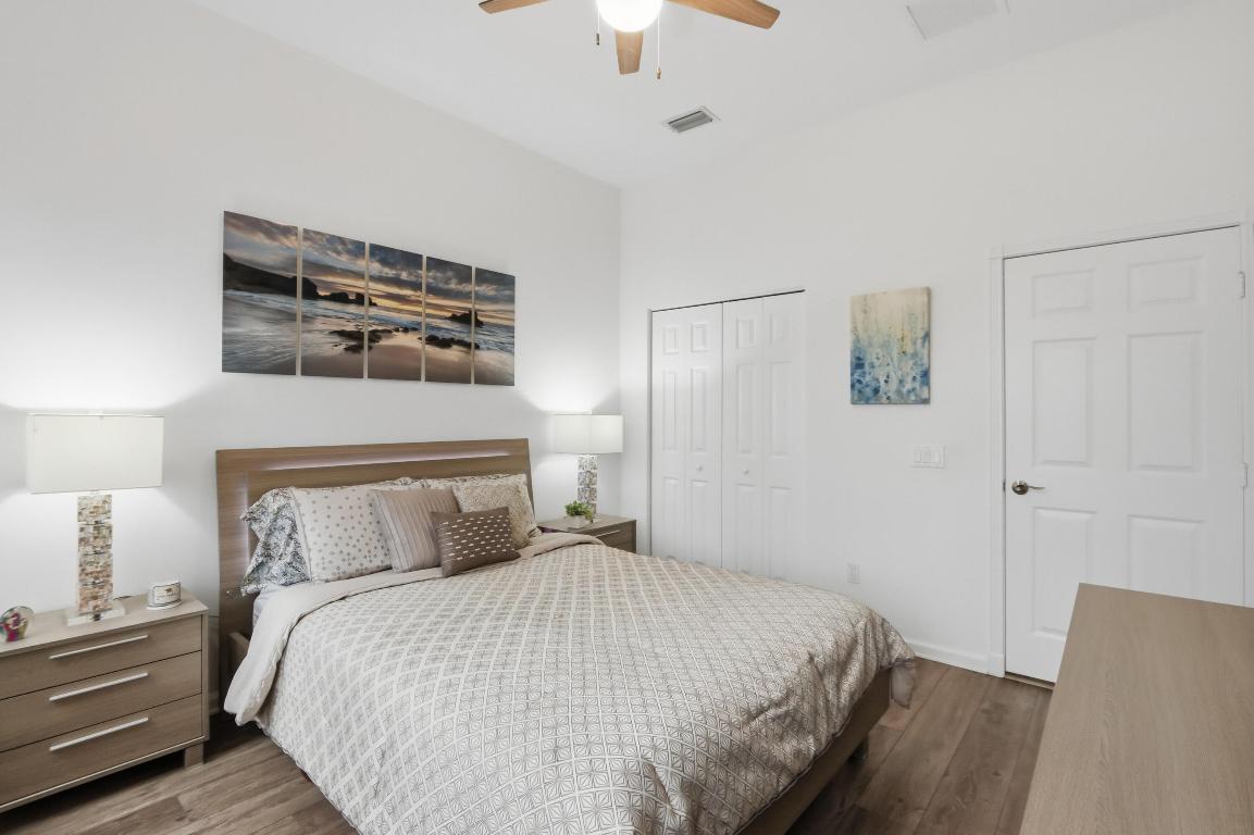 8752 Palm Riv Lake Worth, FL 33467