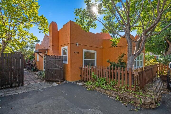 6704 Garden