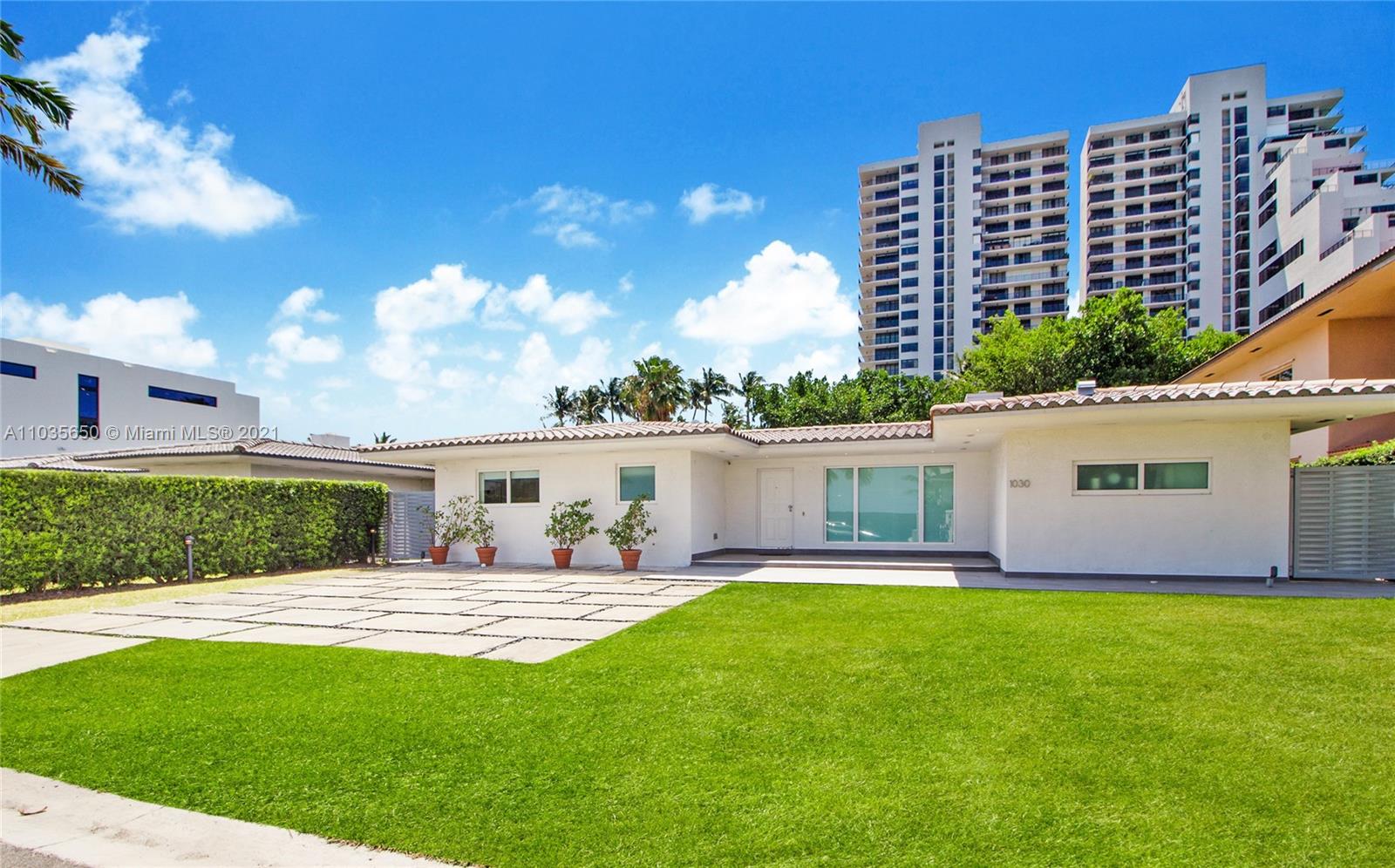 1030 N Venetian Dr