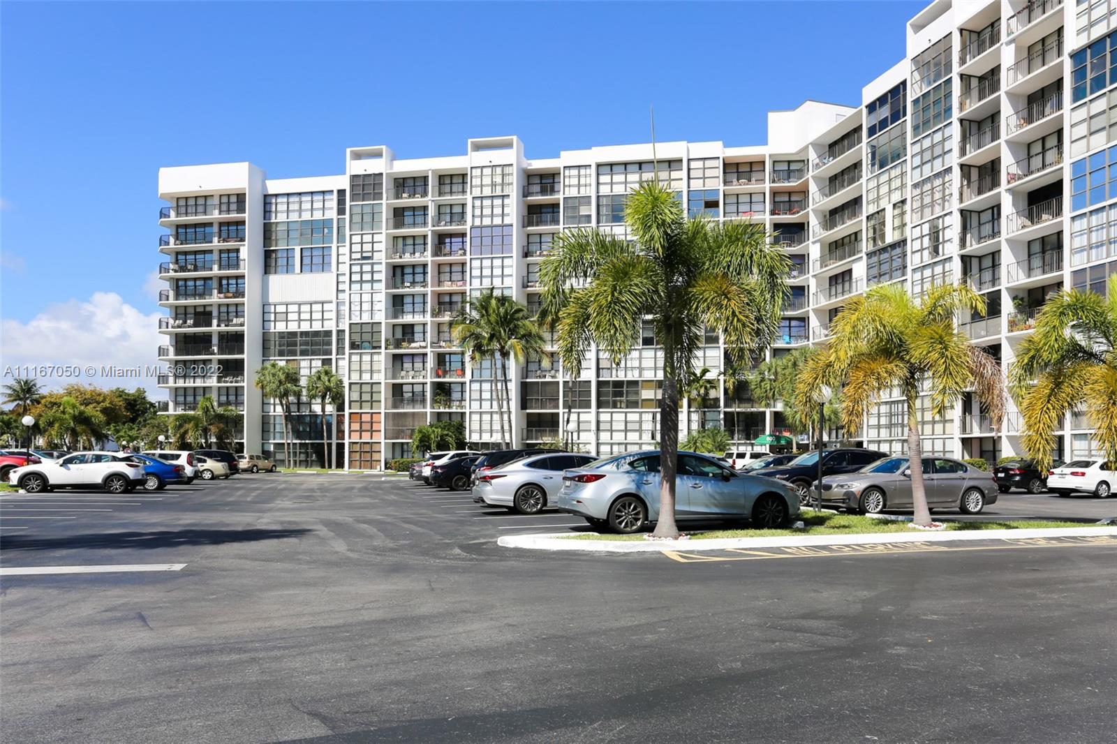 800 Parkview Dr #518