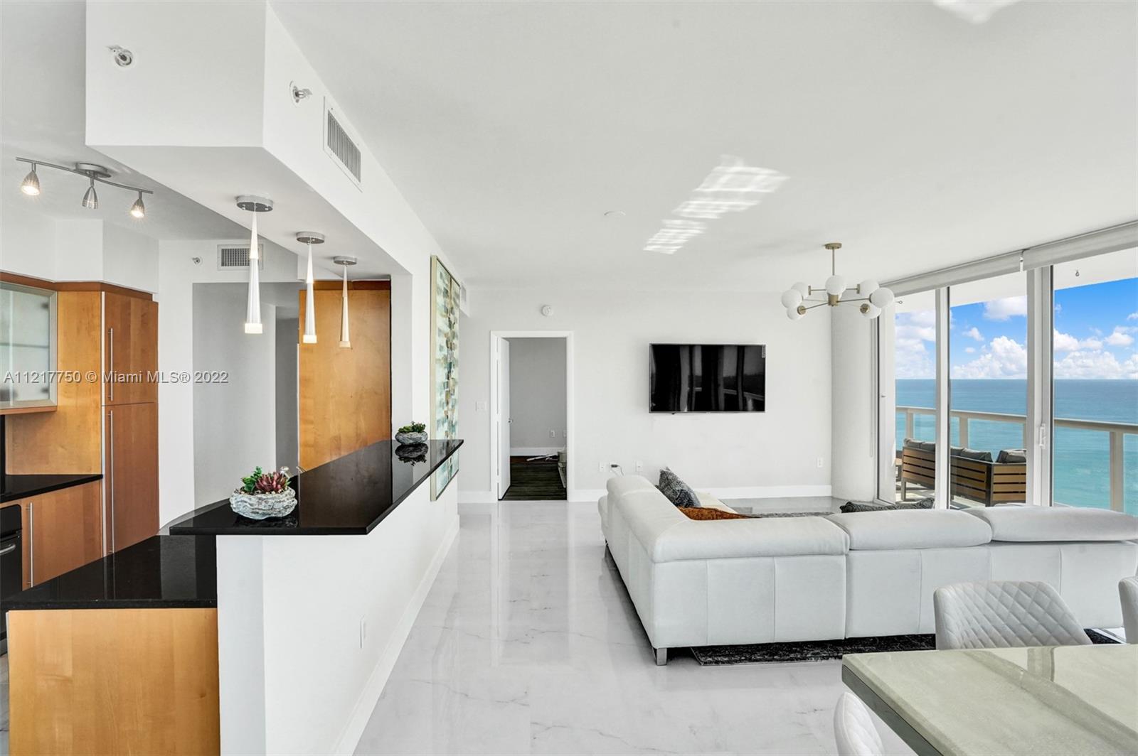 image Akoya7
