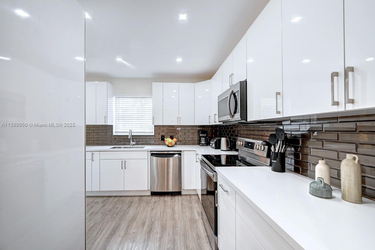 801 Harrison St Hollywood, FL 33019