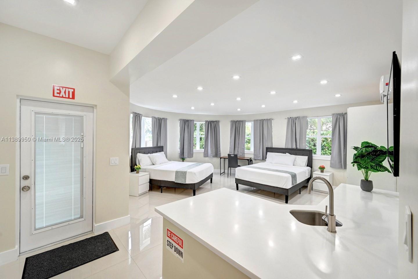 801 Harrison St Hollywood, FL 33019