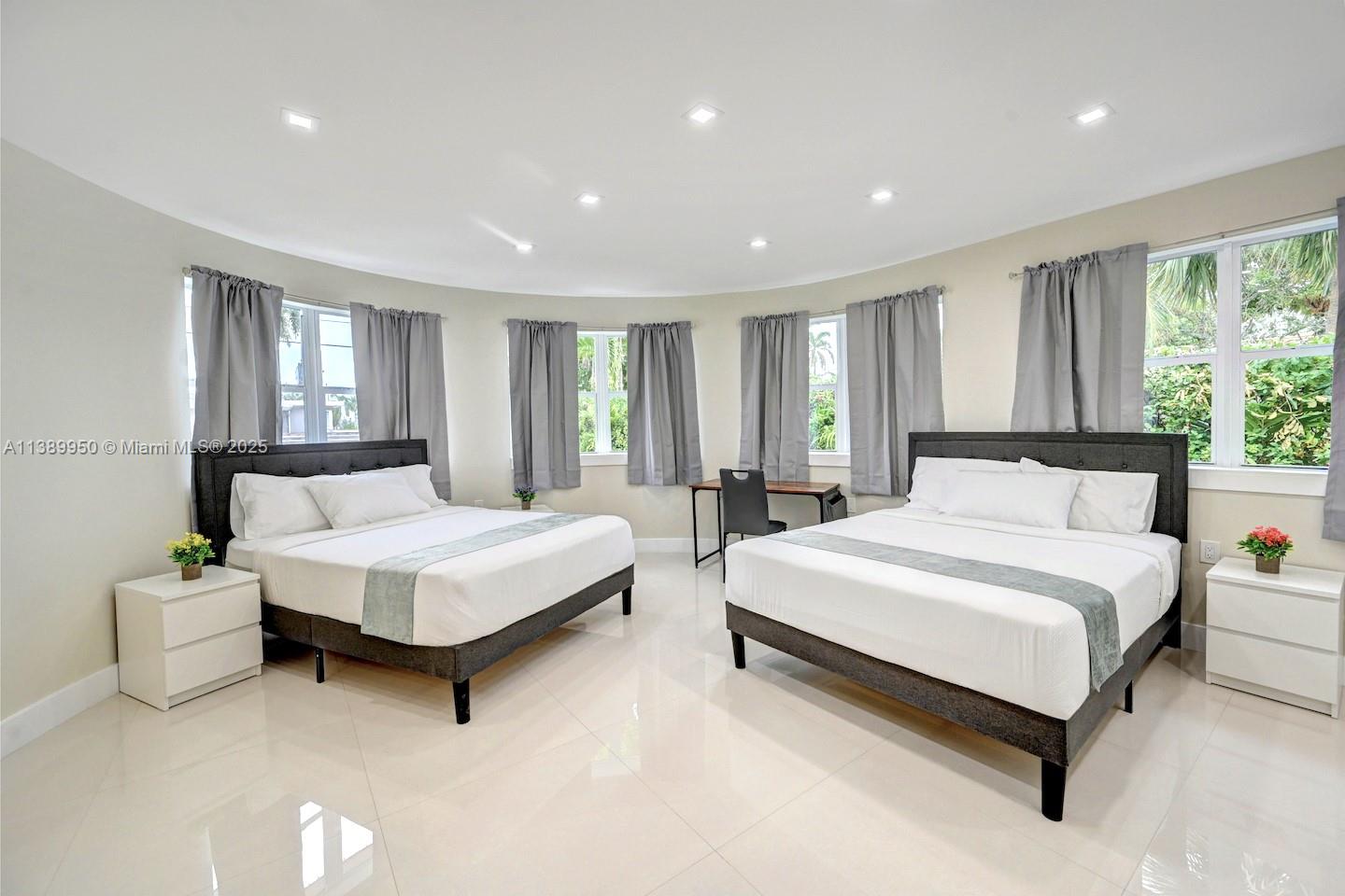 801 Harrison St Hollywood, FL 33019