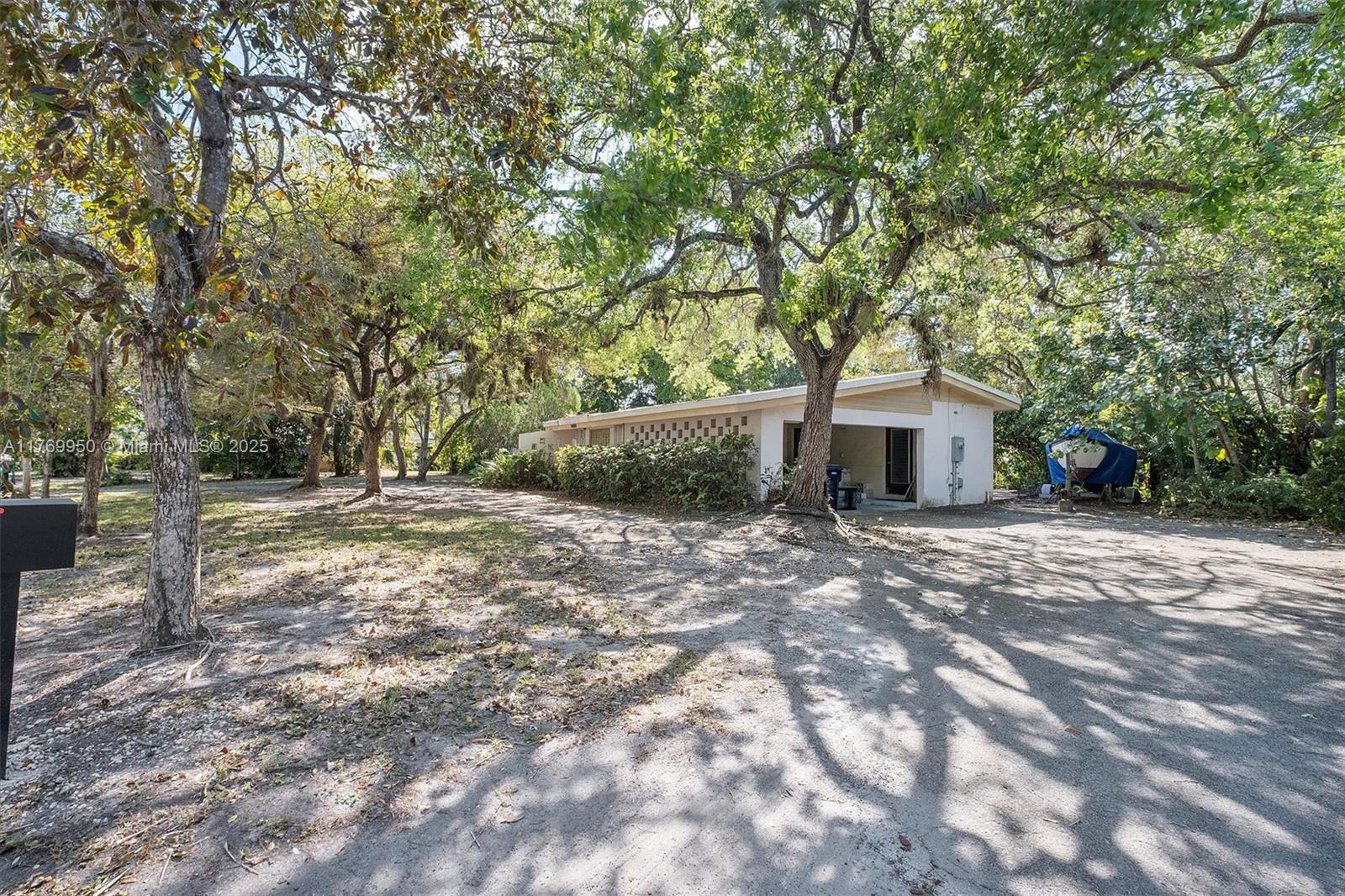 11600 SW 69th Ct Pinecrest, FL 33156