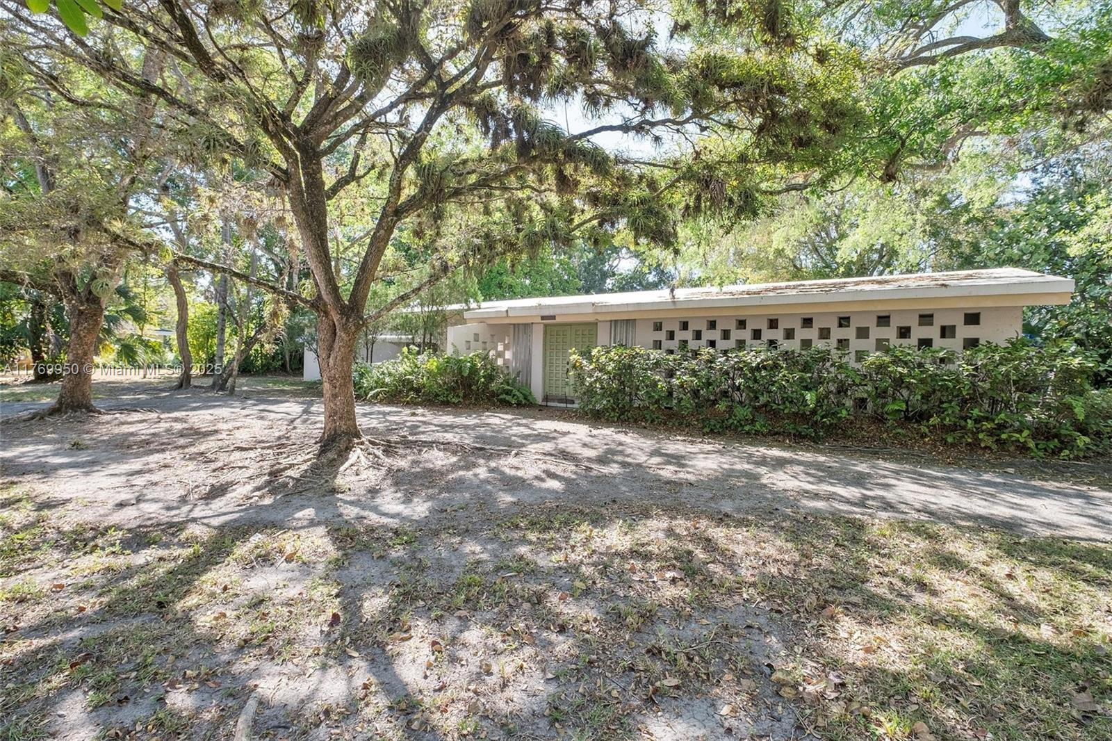 11600 SW 69th Ct Pinecrest, FL 33156