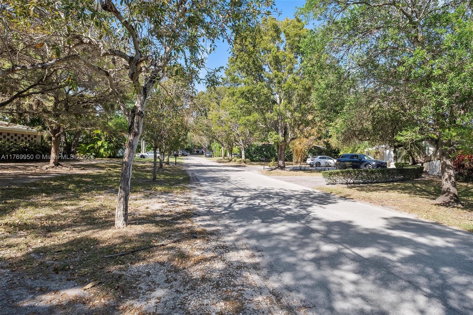 11600 SW 69th Ct Pinecrest, FL 33156