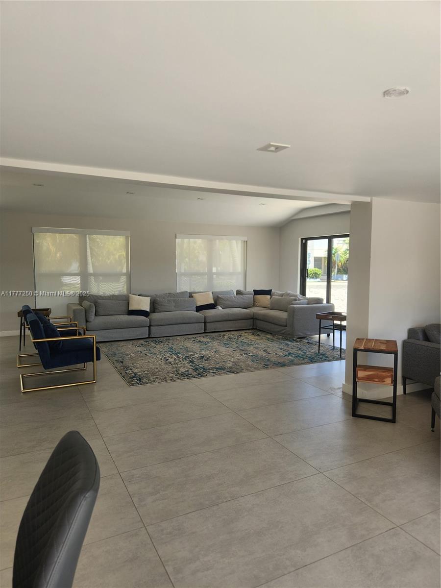 536 Hibiscus Dr Hallandale Beach, FL 33009