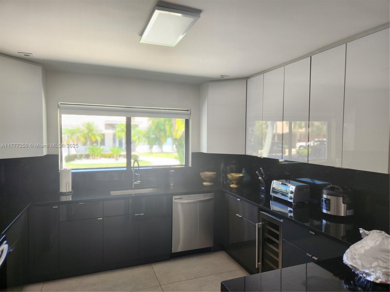 536 Hibiscus Dr Hallandale Beach, FL 33009