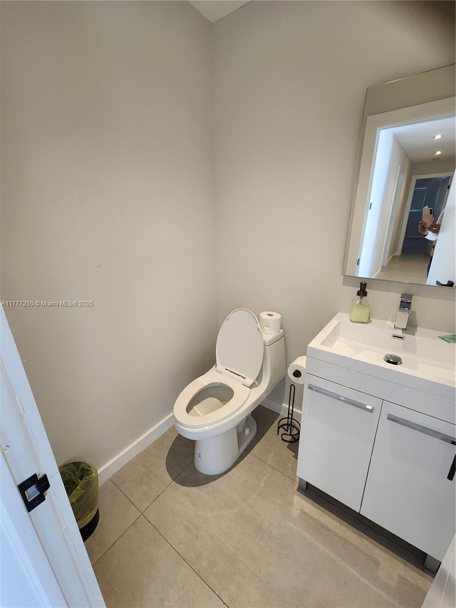 536 Hibiscus Dr Hallandale Beach, FL 33009