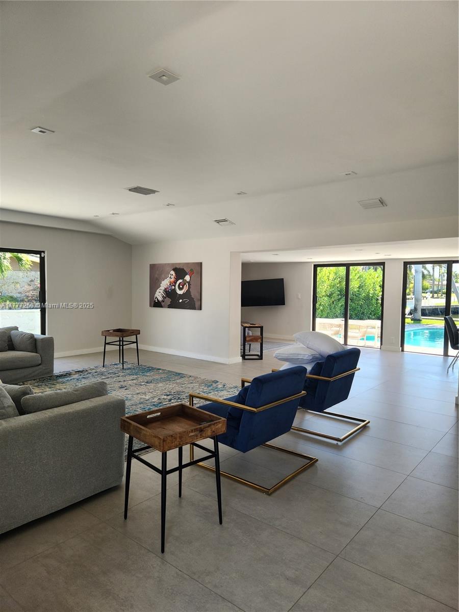 536 Hibiscus Dr Hallandale Beach, FL 33009