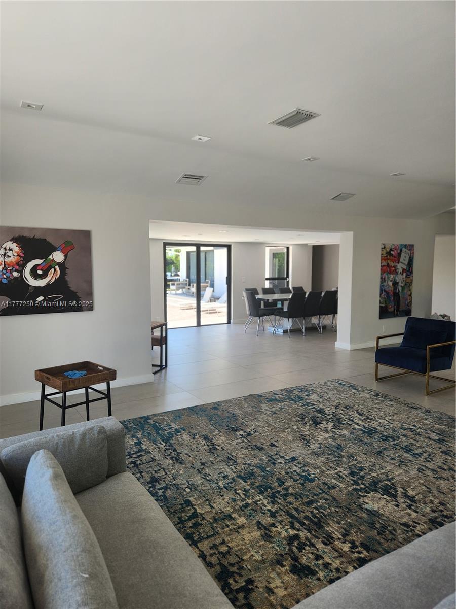 536 Hibiscus Dr Hallandale Beach, FL 33009