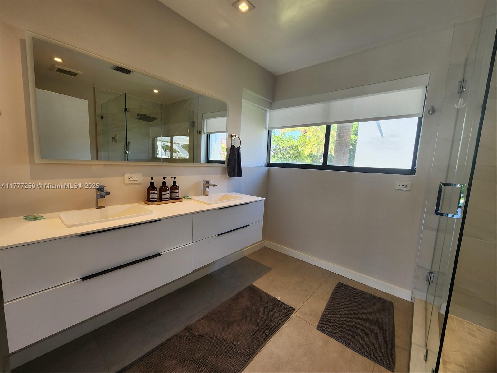 536 Hibiscus Dr Hallandale Beach, FL 33009