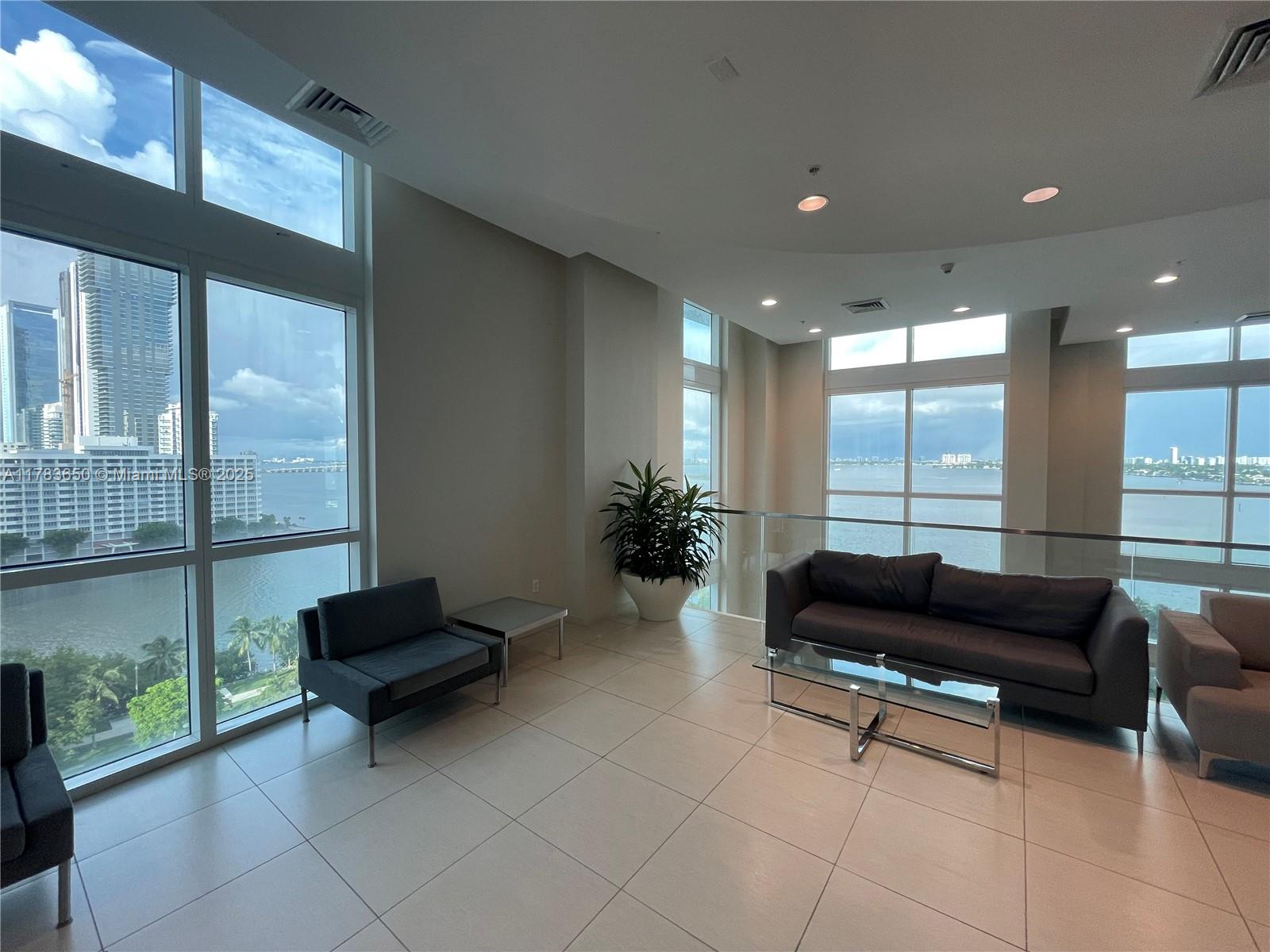 image Quantum On The Bay South85