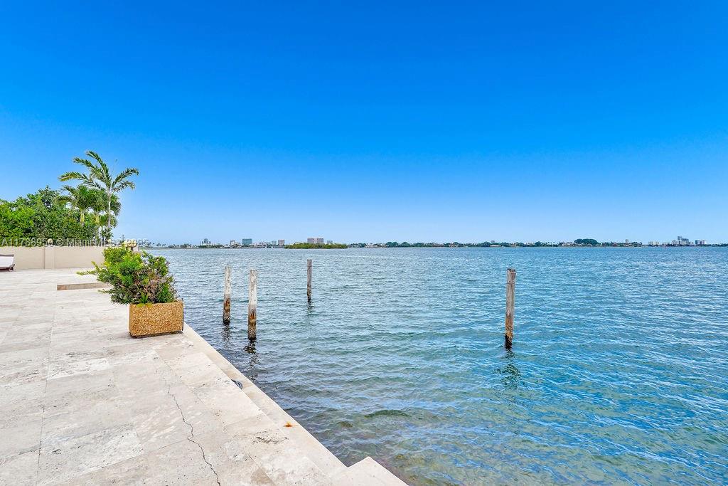 1990 NE 119th Rd North Miami, FL 33181 1990 NE 119th Rd North Miami, FL 33181