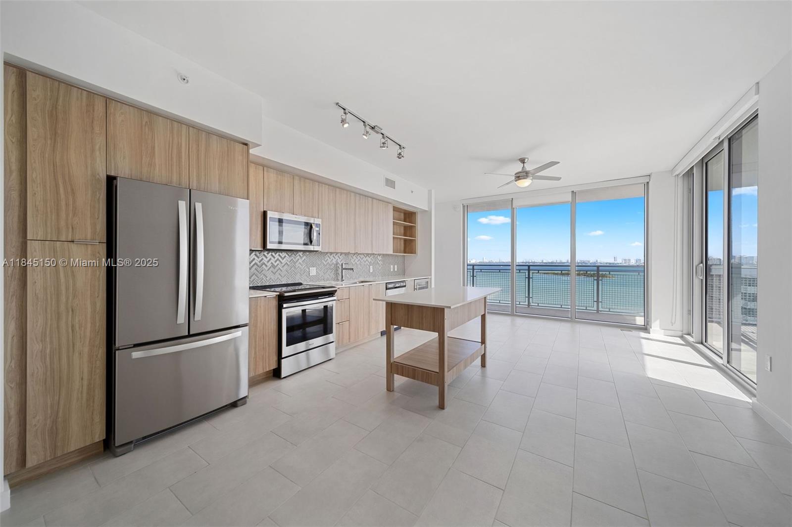 2150 N Bayshore Dr #1202