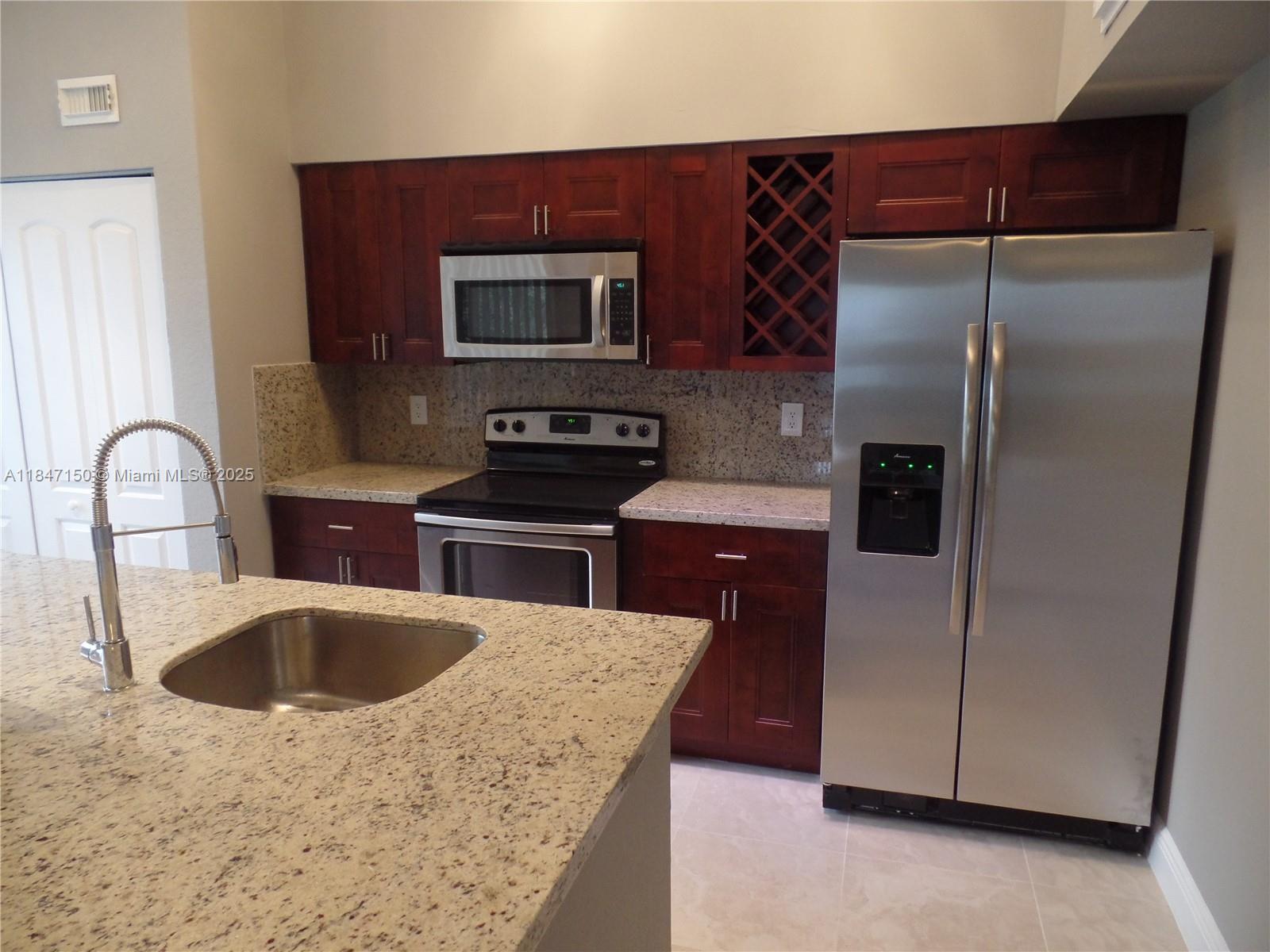 2810 N Oakland Frst Dr #305