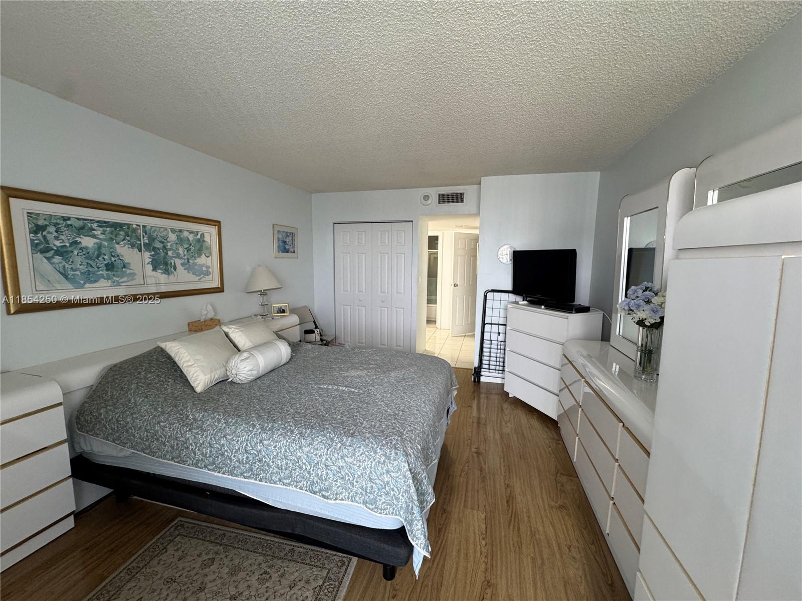 image ARLEN HOUSE EAST12