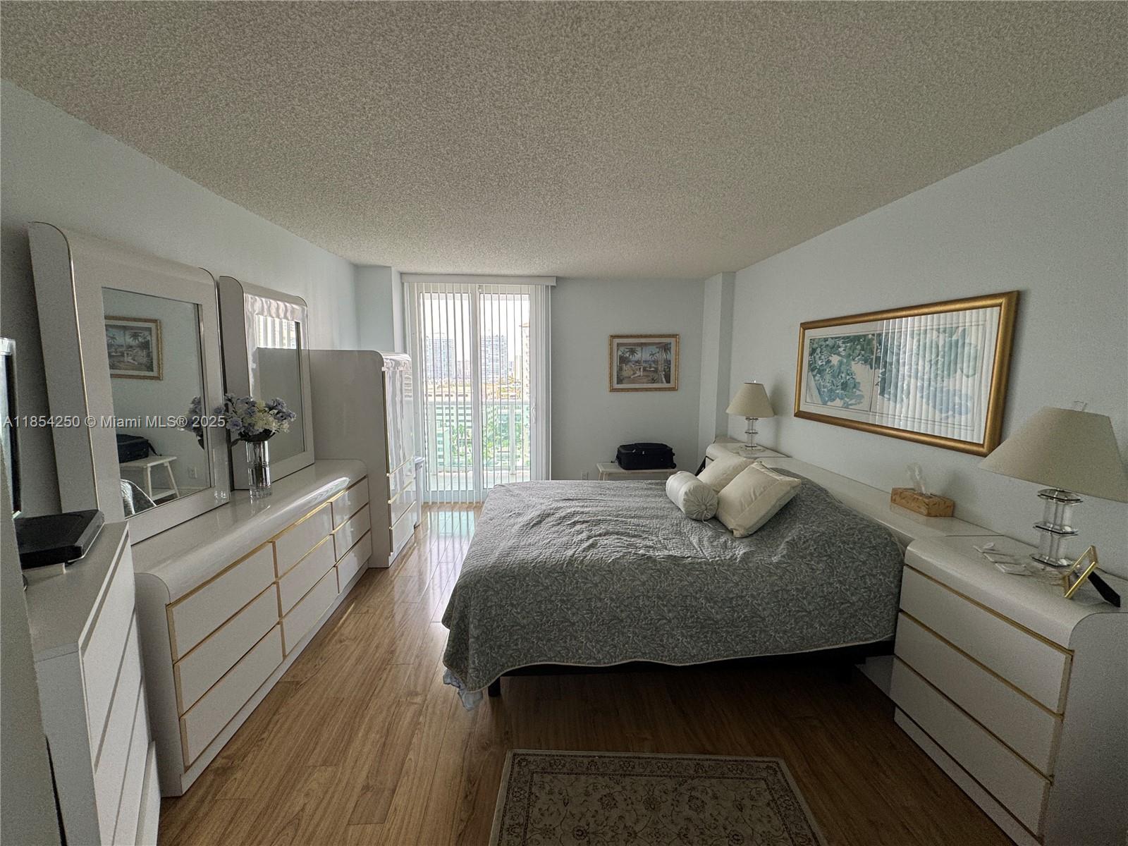image ARLEN HOUSE EAST13