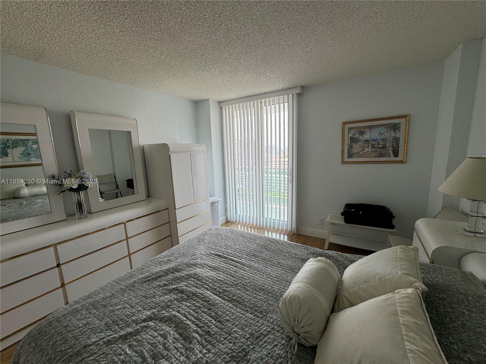 image ARLEN HOUSE EAST14