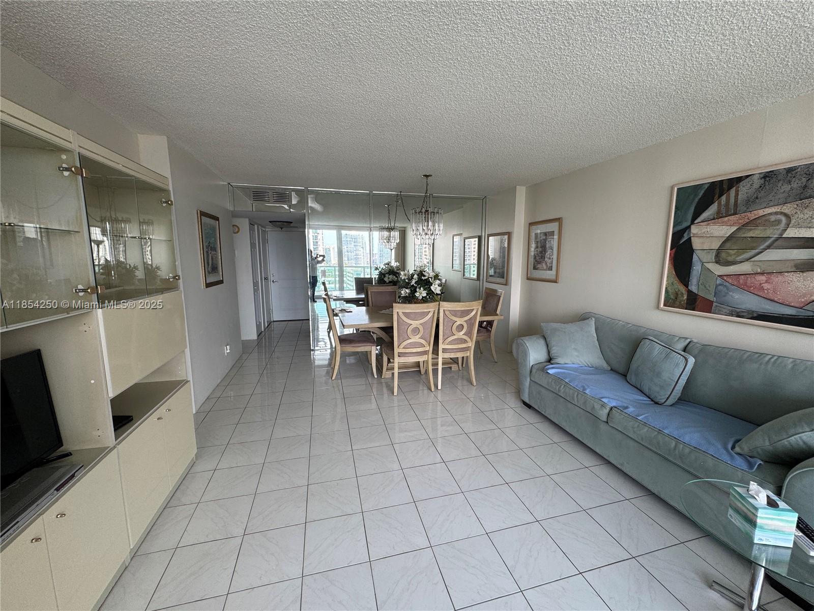 image ARLEN HOUSE EAST15