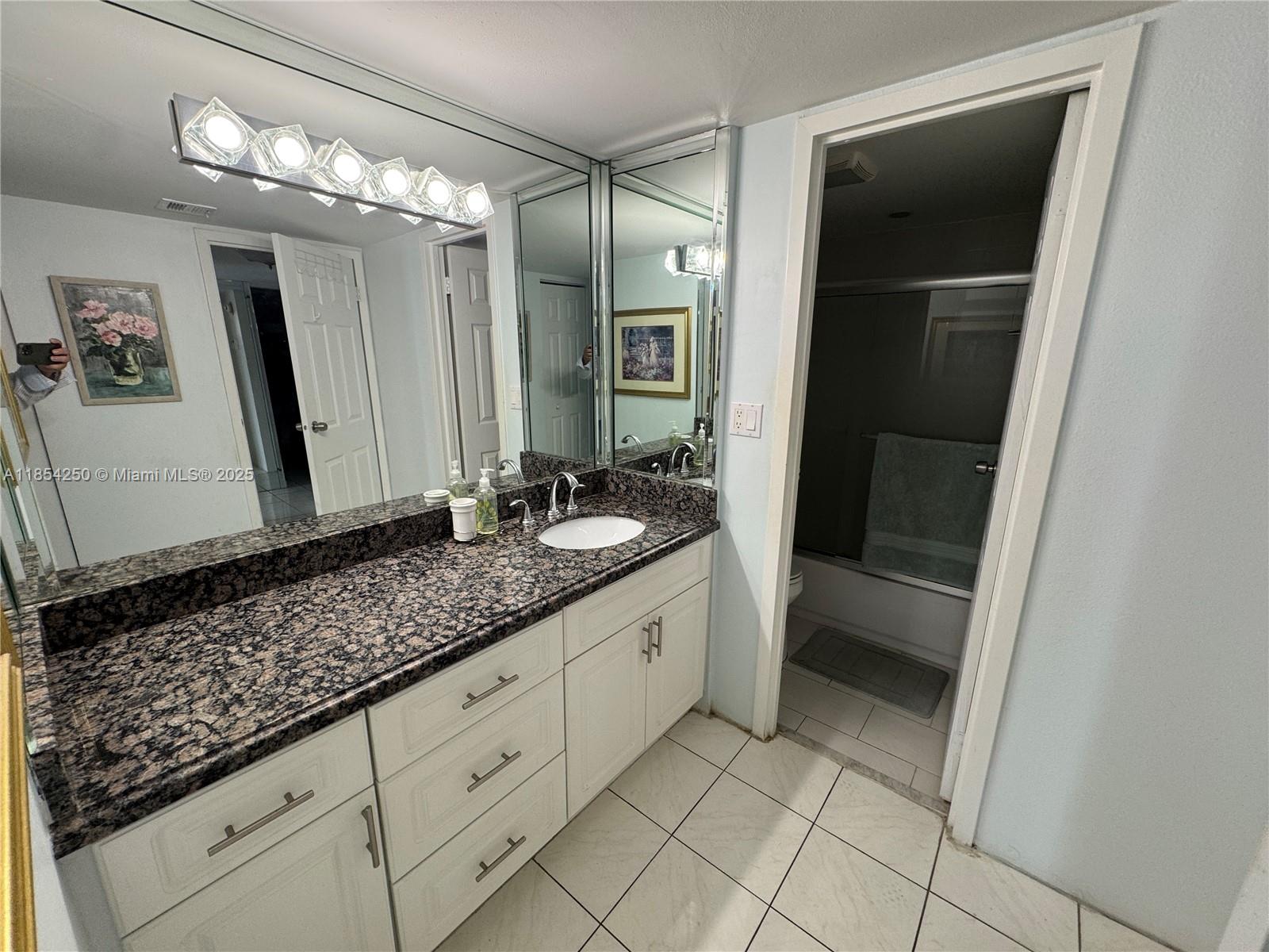 image ARLEN HOUSE EAST16