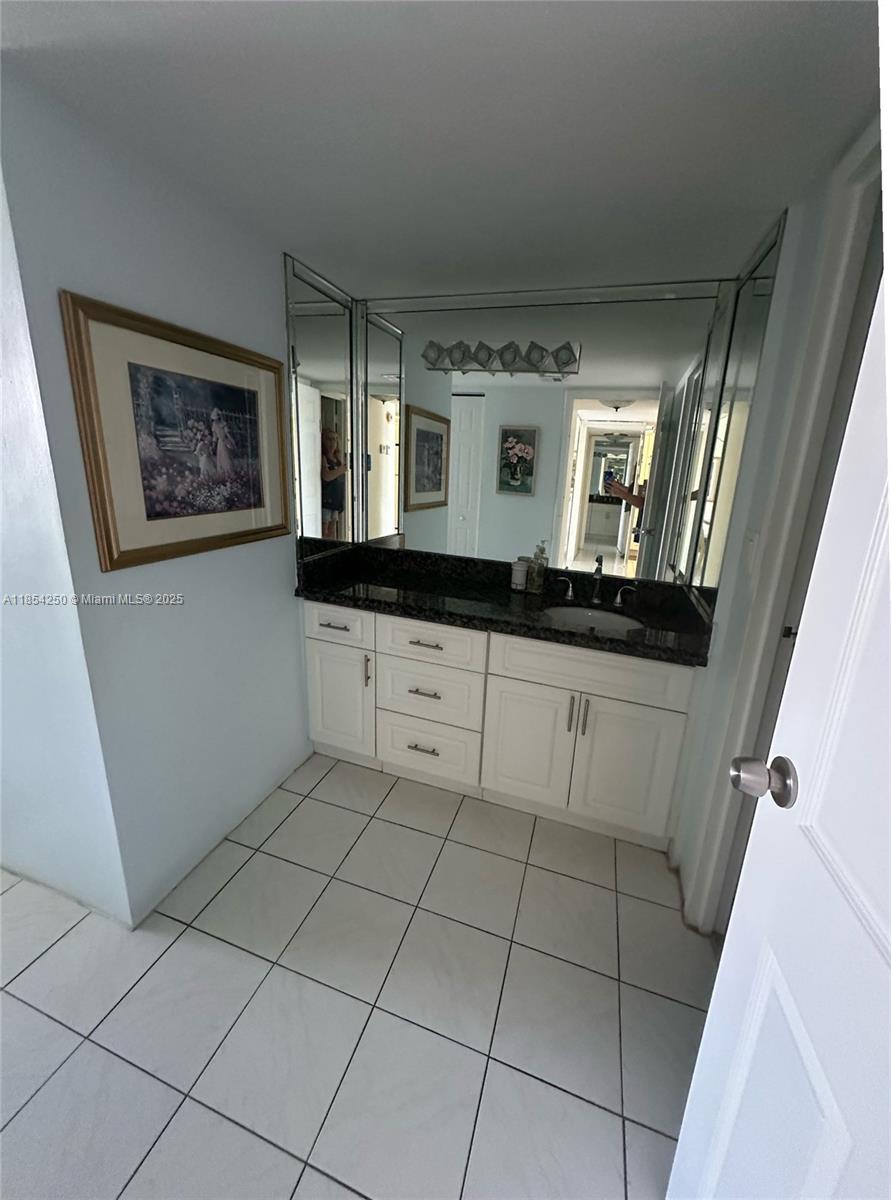 image ARLEN HOUSE EAST17