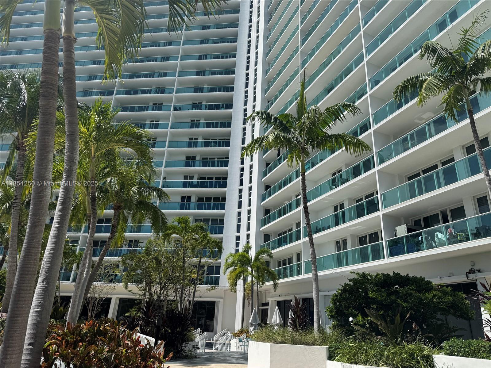 image ARLEN HOUSE EAST25
