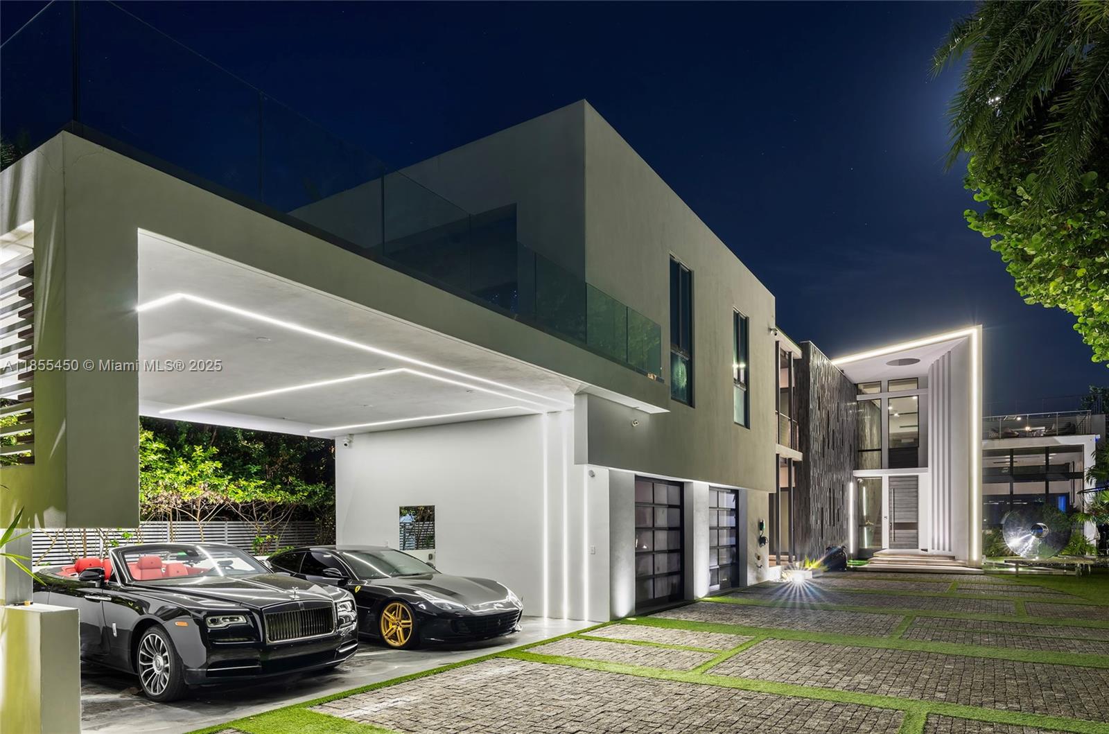 528 Lakeview Ct Miami Beach, FL 33140