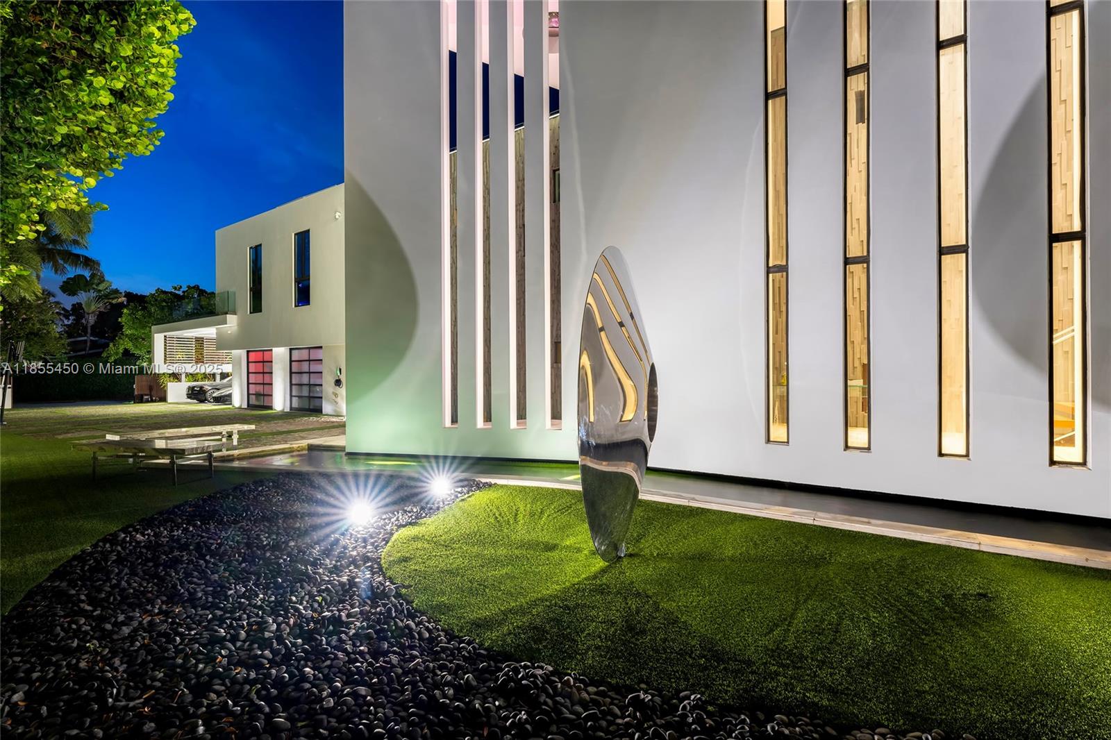 528 Lakeview Ct Miami Beach, FL 33140