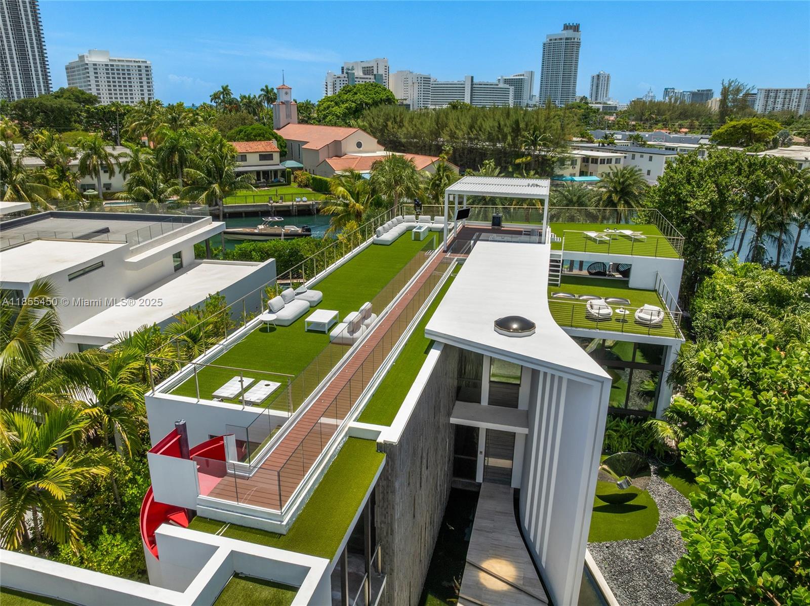 528 Lakeview Ct Miami Beach, FL 33140