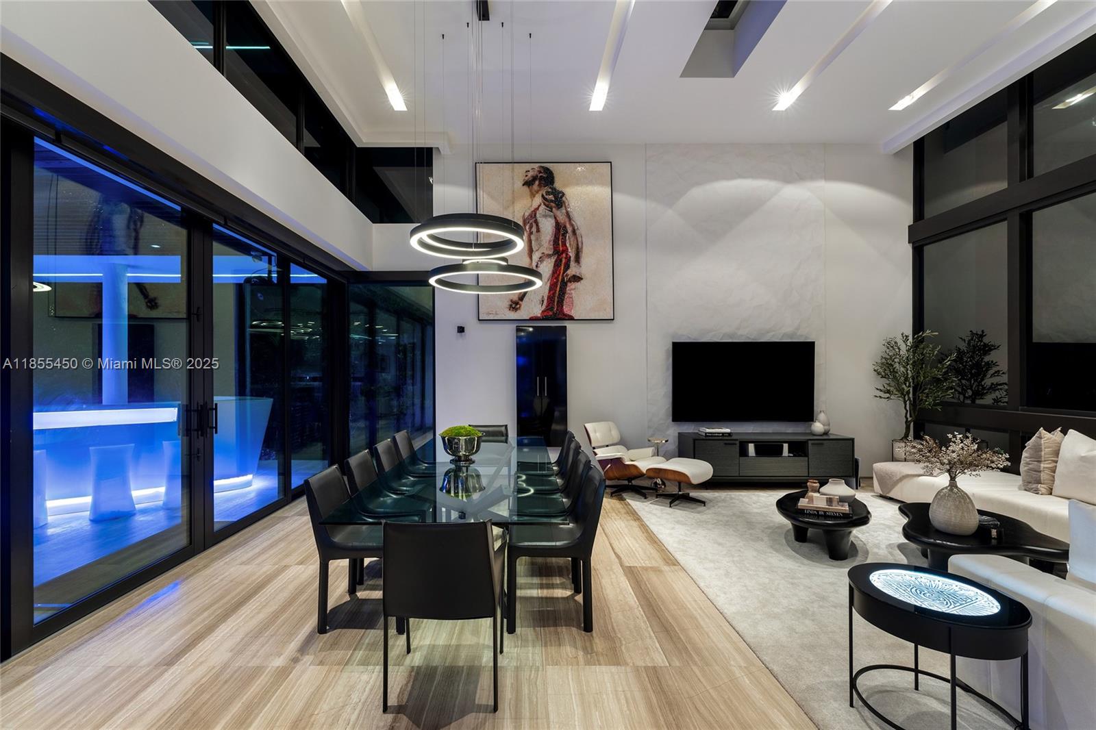 528 Lakeview Ct Miami Beach, FL 33140