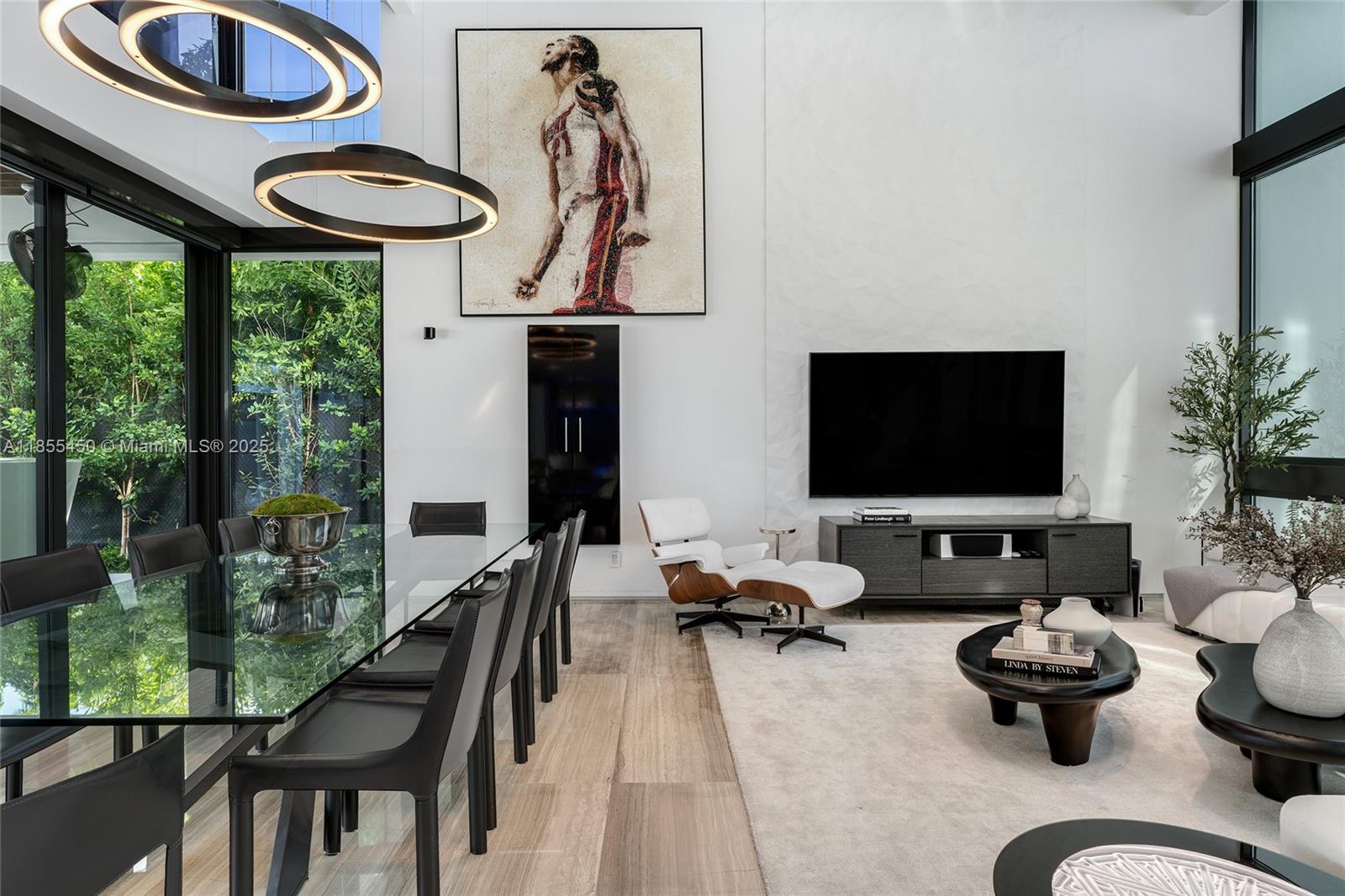 528 Lakeview Ct Miami Beach, FL 33140