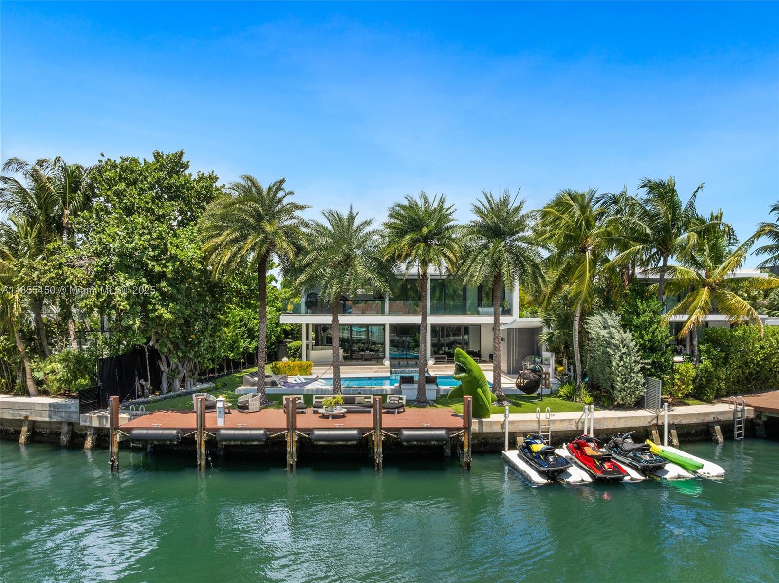 528 Lakeview Ct Miami Beach, FL 33140