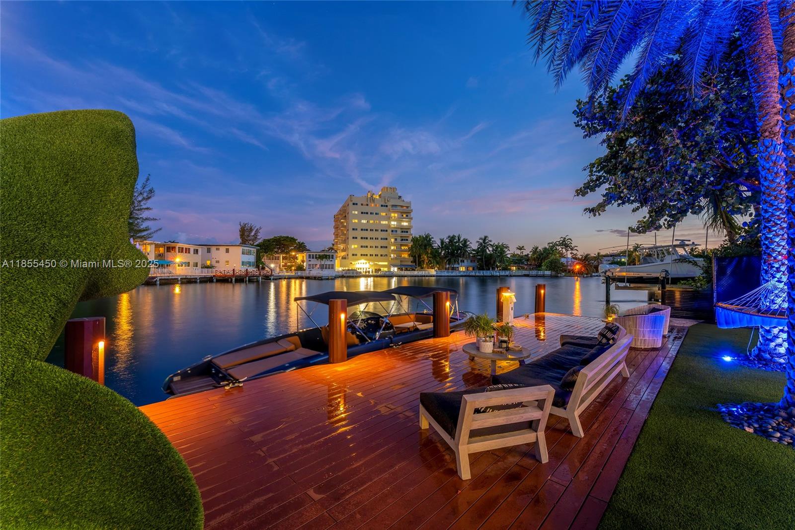 528 Lakeview Ct Miami Beach, FL 33140